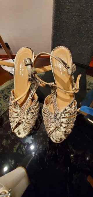 Assortimento di 13 scarpe col tacco