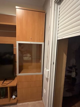 Mueble vitrina madera con estantería y cajones