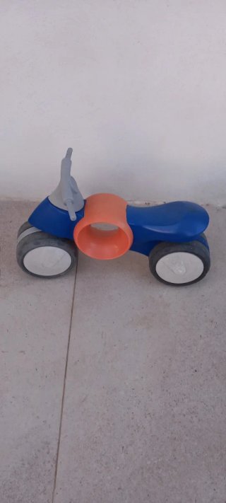 Moto de plástico para niños