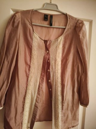 Camisa sedosa con encaje