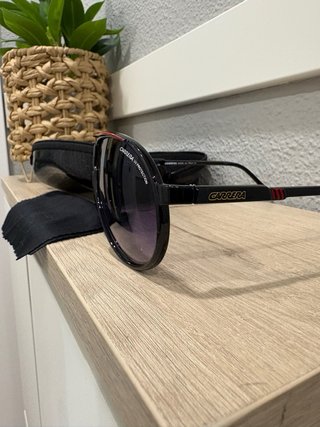 Gafas de Sol Carrera Negras y Rojas