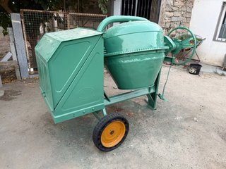 Hormigonera con motor KAMA