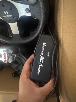 Logitech G25 Volante, Pedales y cambio
