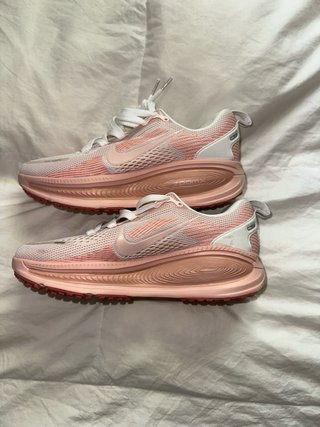 Nike Vomero 18 Mujer Rosa/Blanco