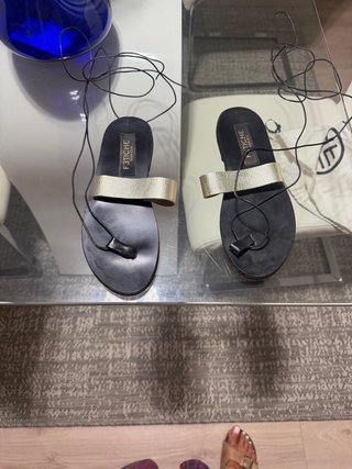 Sandalias Fetiche Suances Piel Negra y Dorada