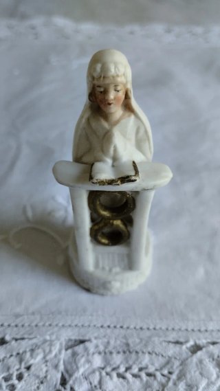 Figura año 1941 Porcelana religiosa antigua