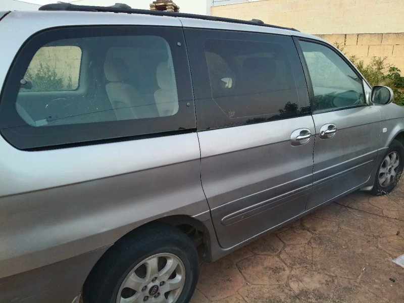 KIA Carnival 2006 - foto 1