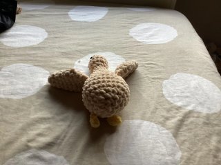 Ganso beige crochet hecho a mano