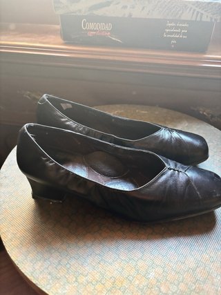 Tacones de cuero negros Talla 37