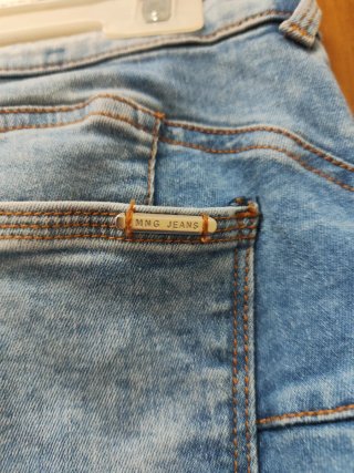 Pantalón vaquero desgastado