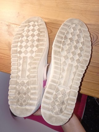 Zapatillas Stradivarius blancas y rosas