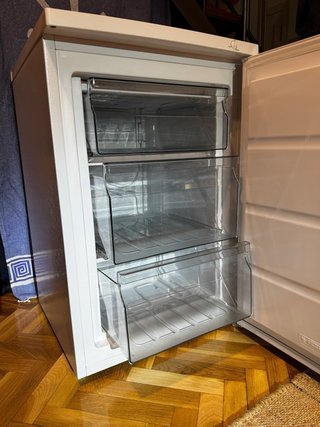 Congelatore verticale AEG ATB48E1AW 85L