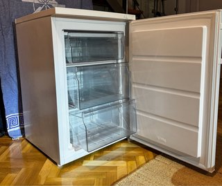 Congelatore verticale AEG ATB48E1AW 85L