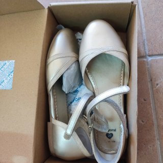 Zapatos dorados Mayoral niña talla 36