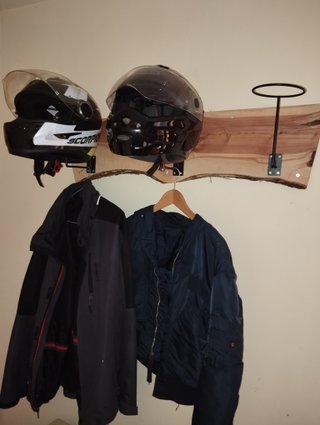 Soporte Perchero para 3 Cascos