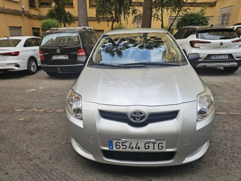 Toyota Auris 2010 - foto 1