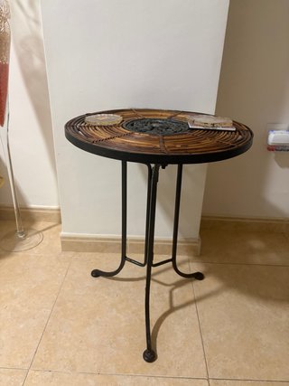 Mesa auxiliar de madera