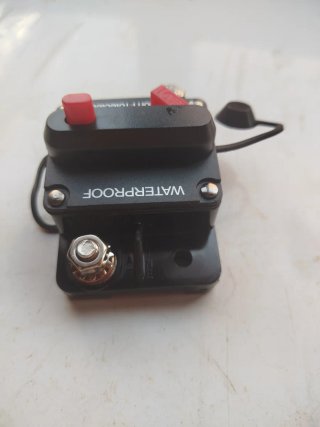 Disyuntor 40A 12V-48V DC Impermeable