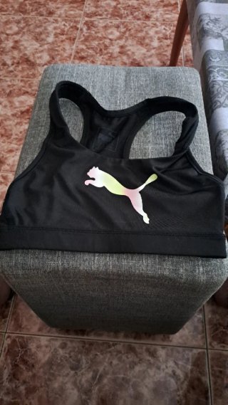 Top deportivo Puma negro