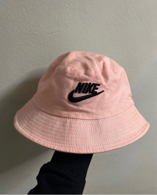 Gorro reversible Nike blanco y rosa