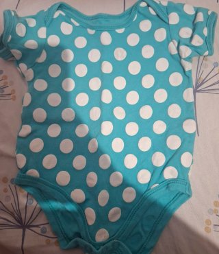 Body bebé azul lunares blancos talla 6-9 meses
