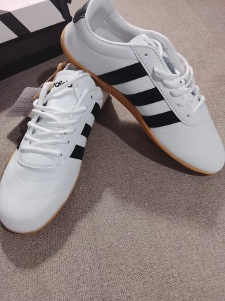 Adidas TOKYO Talla 39 Blancas