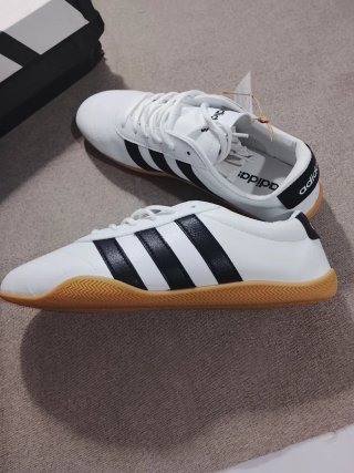 Adidas TOKYO Talla 39 Blancas
