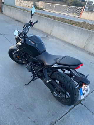 Yamaha MT07 de color negro, limitada carnet A2