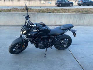 Yamaha MT07 de color negro, limitada carnet A2