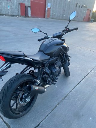 Yamaha MT07 de color negro, limitada carnet A2
