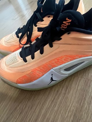Nike Jordan Zion 4 Naranja y Negro