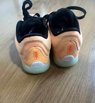 Nike Jordan Zion 4 Naranja y Negro