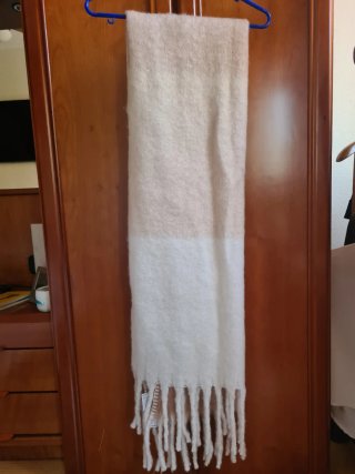 Bufanda de lana beige y blanco