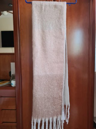 Bufanda de lana beige y blanco