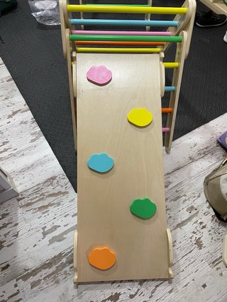 Triángulo de juego madera con rampa