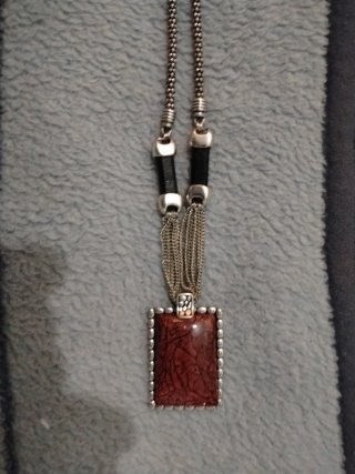 Collar de plata con flor