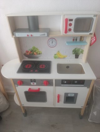 Cocinita de madera blanca