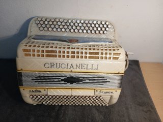 Acordeón Crucianelli codim   120 bajos