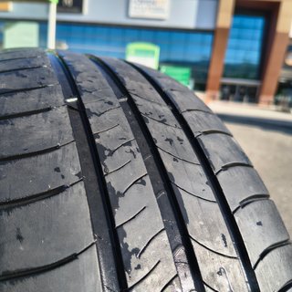 4 neumáticos 205/60 R16 3 Continental +1 Michelin