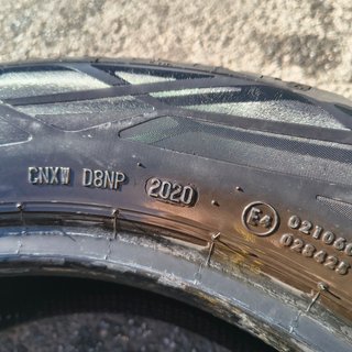 4 neumáticos 205/60 R16 3 Continental +1 Michelin