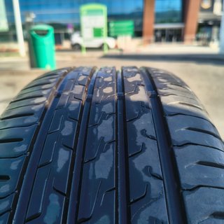 4 neumáticos 205/60 R16 3 Continental +1 Michelin