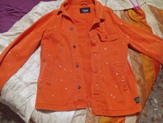 Chaqueta Pull&Bear efecto pintura naranja Talla L