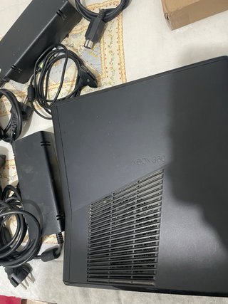 Xbox 360 Negra + 2 Mandos y Accesorios