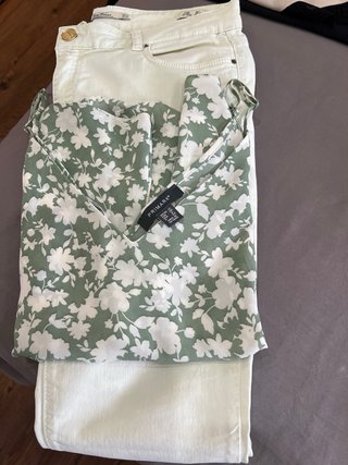 Conjunto de señora verde y blanco