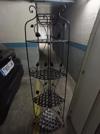 Scaffale in ferro battuto nero a 4 ripiani
