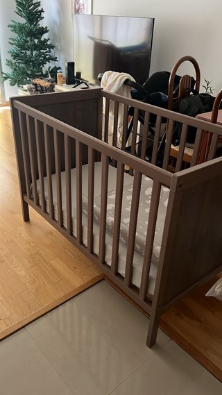 Cuna de bebé en buen estado