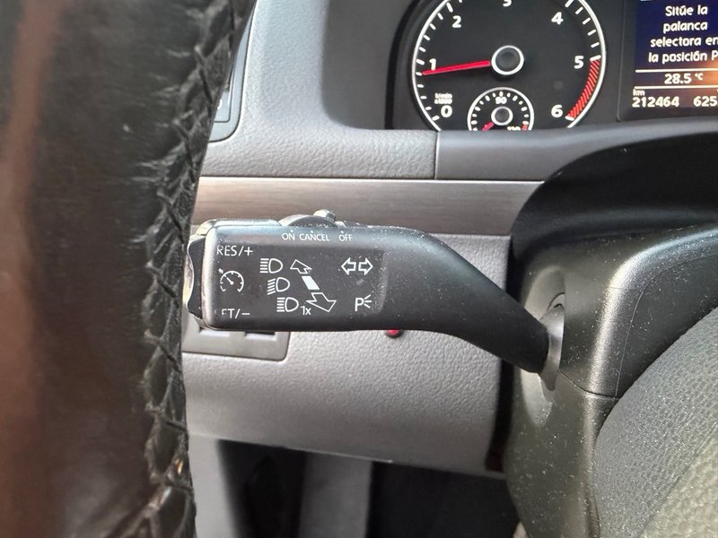 Volkswagen Touran 2.0 TDI Sport 2014, foto 24