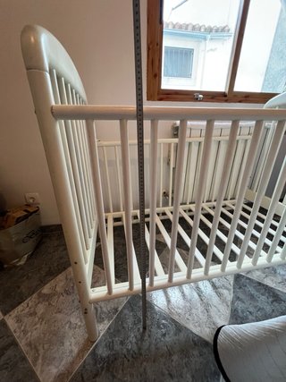Cuna de bebé blanca