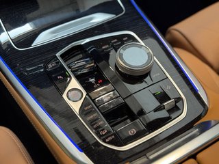 BMW X7 2025
