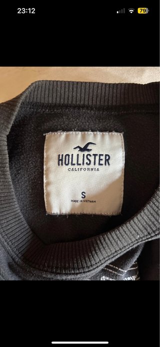 Sudadera Hollister con rosas